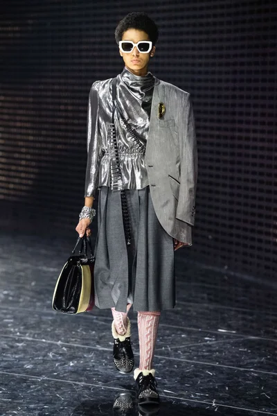 Look 18
